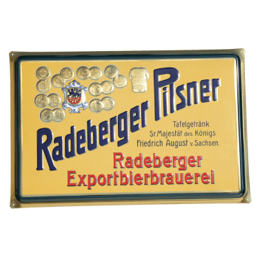 Radeberger Blechschild mit metallischen Effekten, 60 cm x 40 cm, es ist erhältlich im Raderberger Markenshop unter "Retro-Welt" 