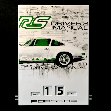 Emaillekalender Porsche RS 2.7, limitiert und nummeriert, nur bei Porsche erhältlich:   <a href=http://shop1.porsche.com/germany/books/calendar/wap0920020f/emaille-kalender-porsche-911-turbo-limited-edition.pdds>Porsche Driver's Selection</a> 