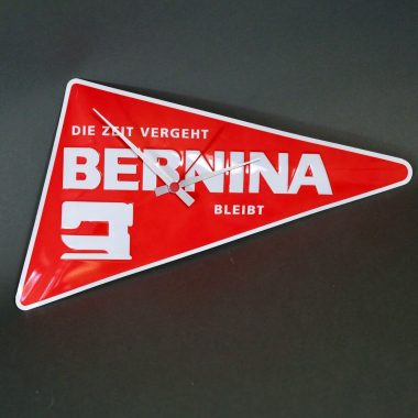 Logouhr Bernina konturgeschnitten und geprägt Größe 400 mm x 236 mm